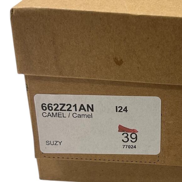 BiBi Lou Suzy Heeled Ballet Pump Women's 39/9 Bow Camel Tan Patent Leather NEW - Picture 2 of 7